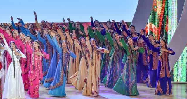 Фоторепортаж: В Туркменистане отметили День работников культуры и искусства, а также поэзии Махтумкули